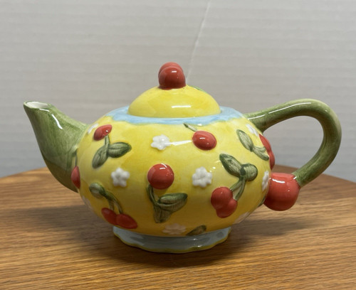 Oneida small ceramic teapot - ,